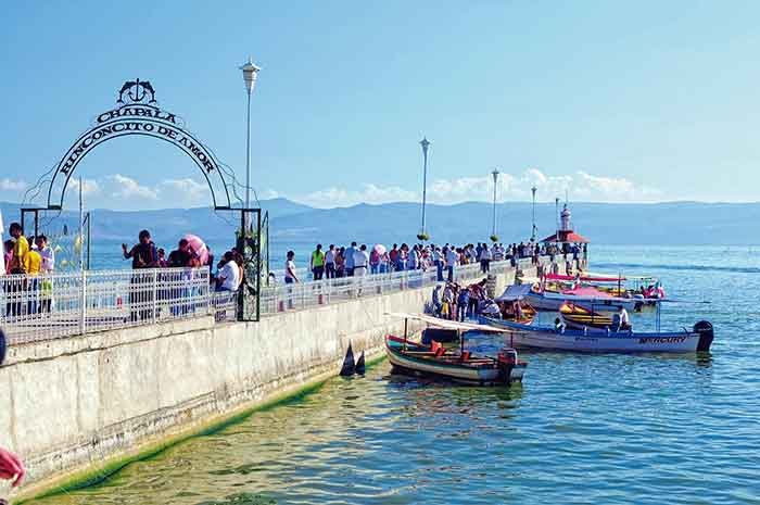 muelle y paseo en lancha en lago de chapala tour